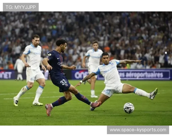 法甲联盟开展反暴力活动，青少年足球营举办